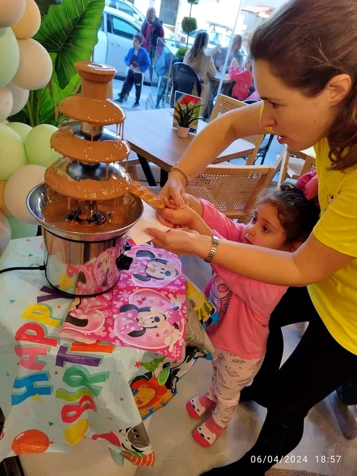 Chocolate fountain